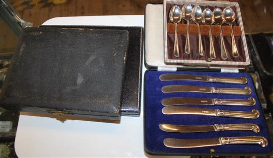 Cased silver teaspoons and 2 sets of knives